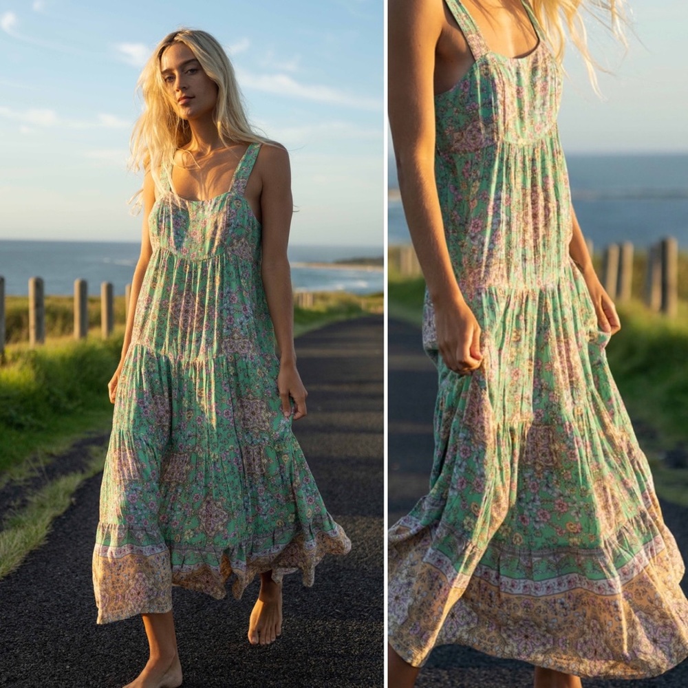 Billabong 𑁍 Boho Floral Tiered Dress